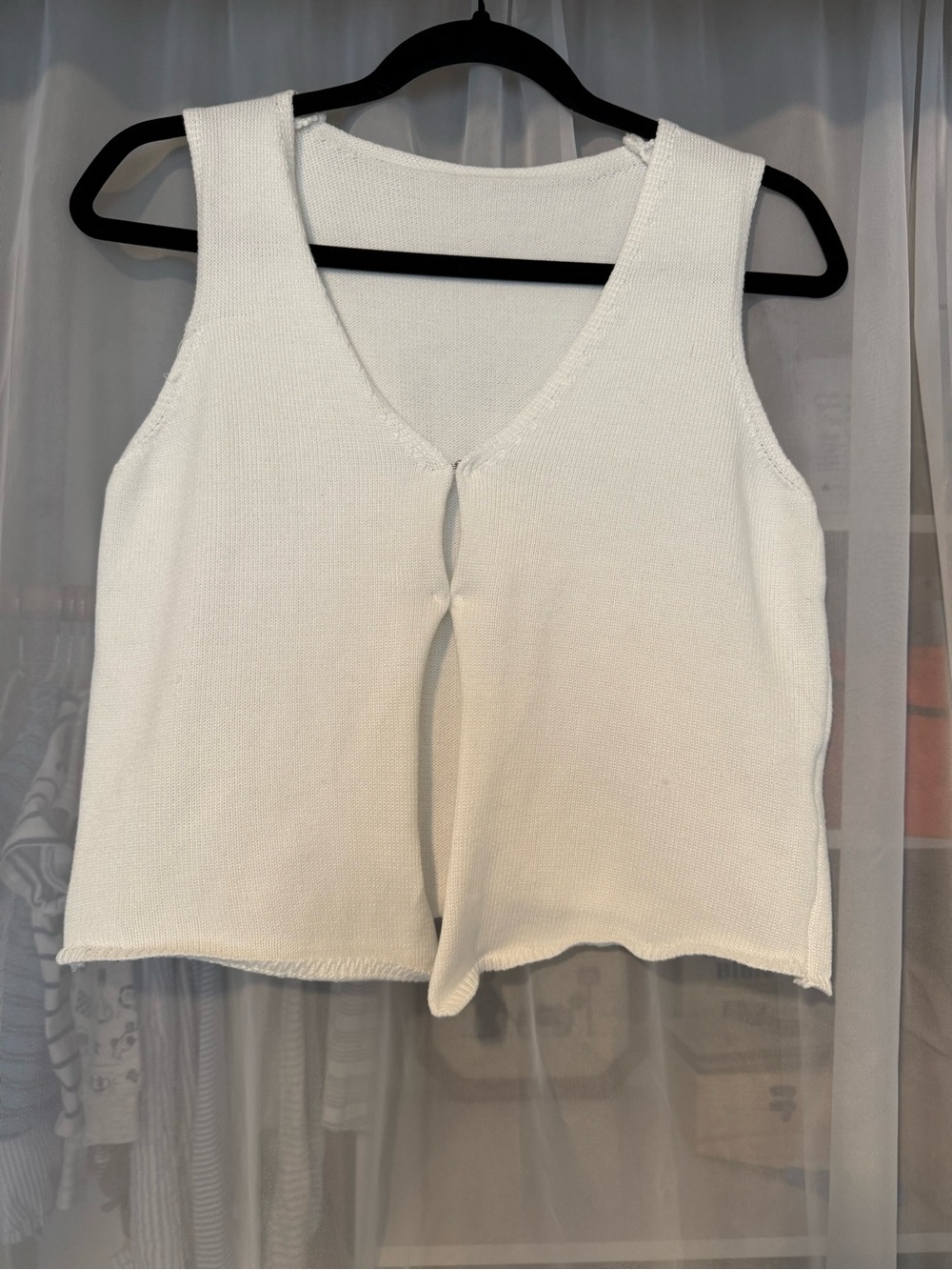 White Knit V‑Neck Tank Top